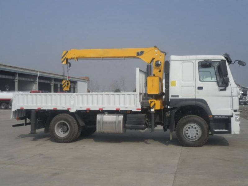 TRUCK MOUNTED CRANE